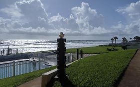 Shoreline Suites & Cabana Cottages - Beachfront